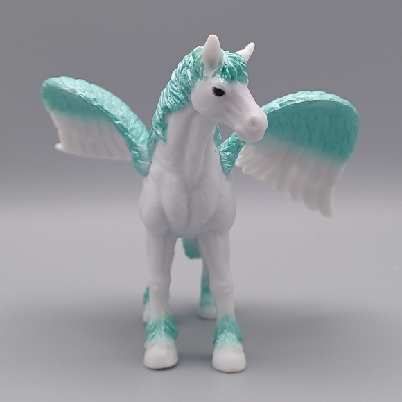 Toy Pegasus Figurine - Picture 9 of 16